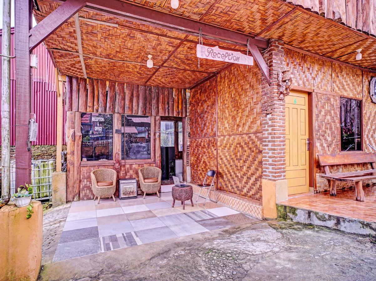 Oyo 90209 Dk Singarimbun Berastagi Homestay Экстерьер фото