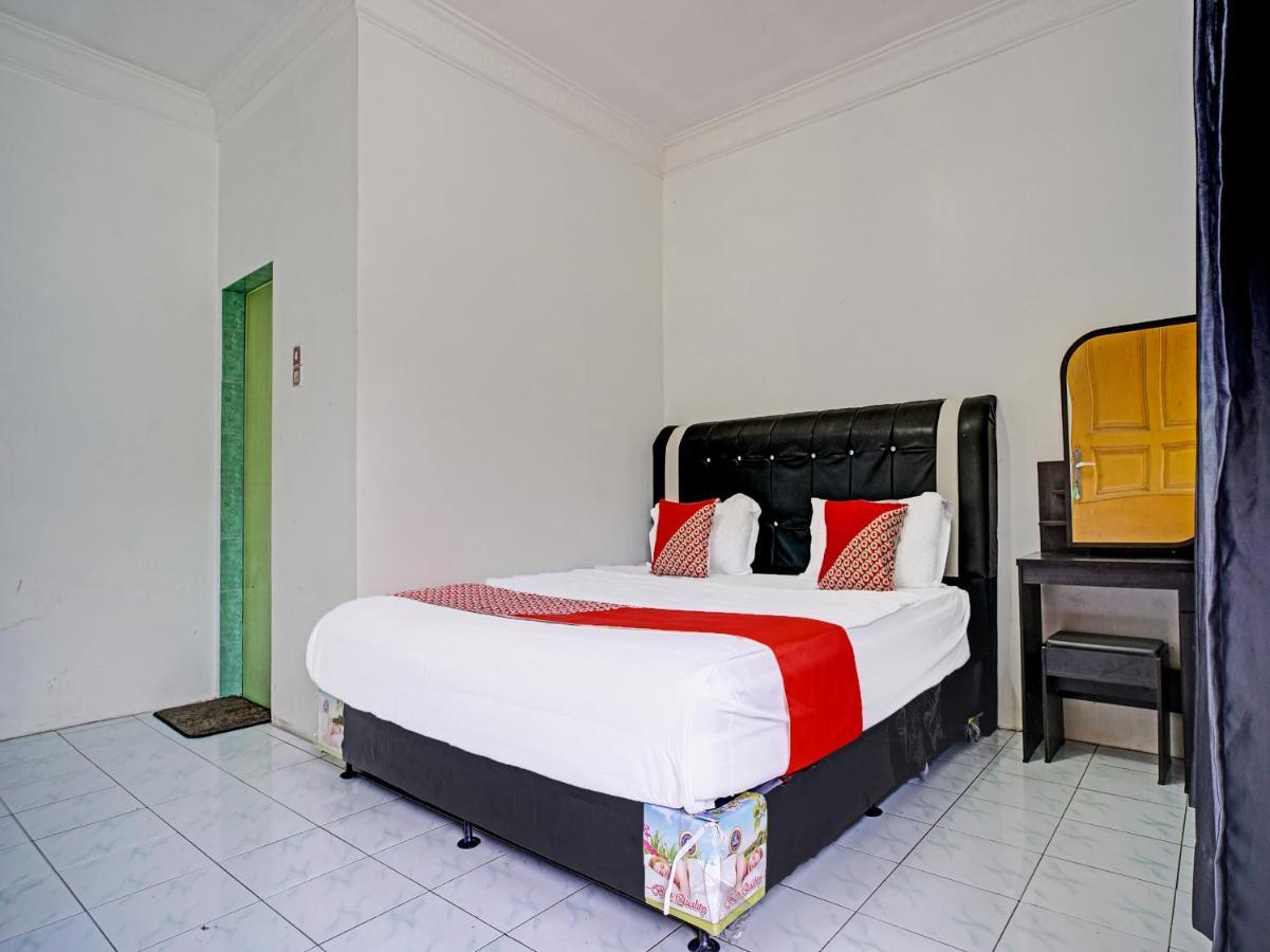 Oyo 90209 Dk Singarimbun Berastagi Homestay Экстерьер фото