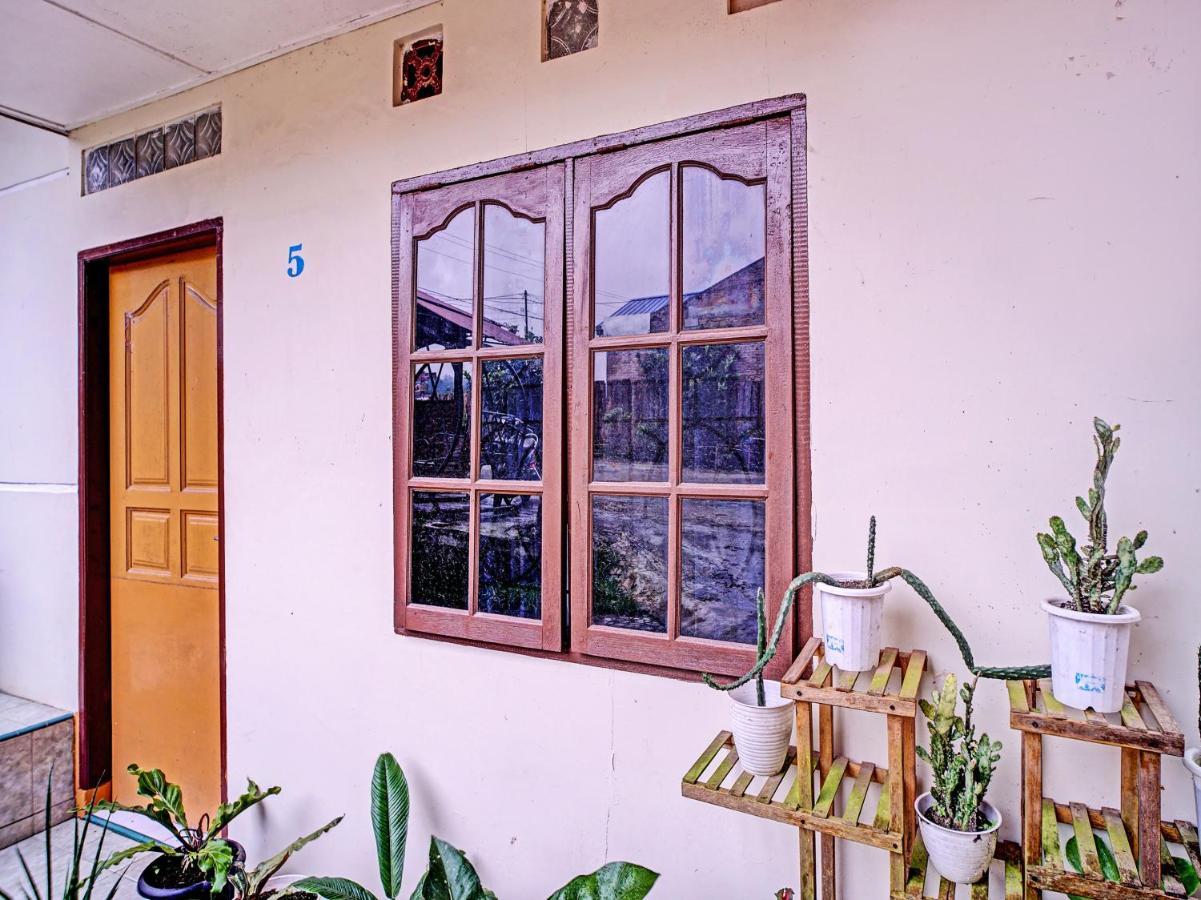 Oyo 90209 Dk Singarimbun Berastagi Homestay Экстерьер фото